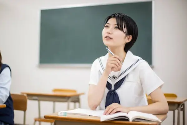 市立浦和高等学校の男子・女子制服の販売価格は？