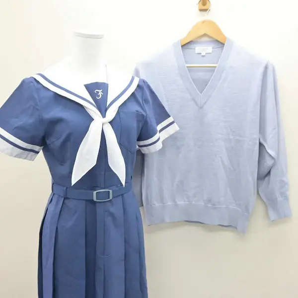 熊本学園大学付属高等学校 女子制服